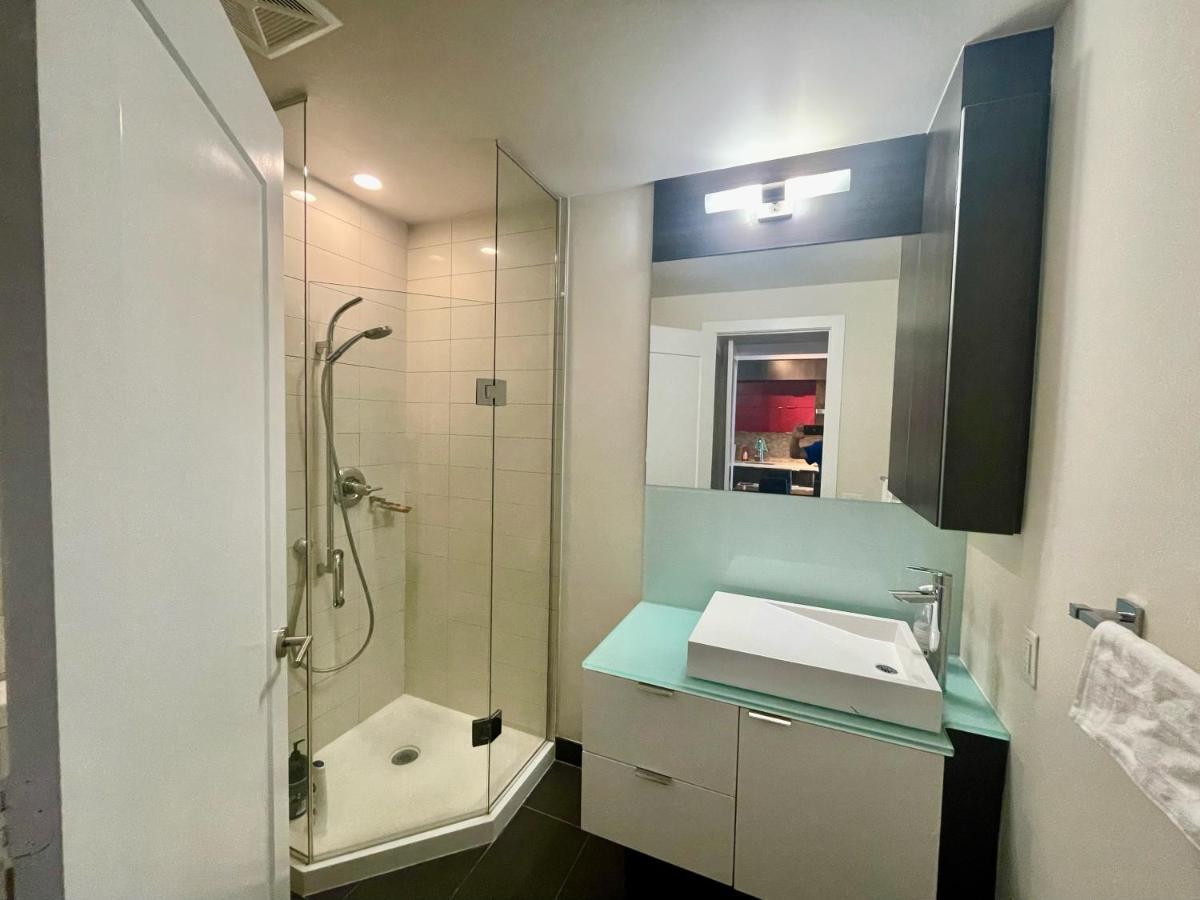 Two Br Two Ba Condo Face To Cn Tower Step To Rogers Centre 多伦多 外观 照片